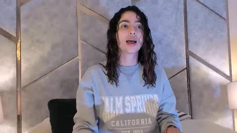 Snapshot of angell_bell chatting on March 8, 2025, 12:20 pm Angel online show from March 8, 2025, 12:20 pm