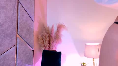 Snapshot of angell_bell chatting on March 12, 2025, 12:47 pm Angel online show from March 12, 2025, 12:47 pm