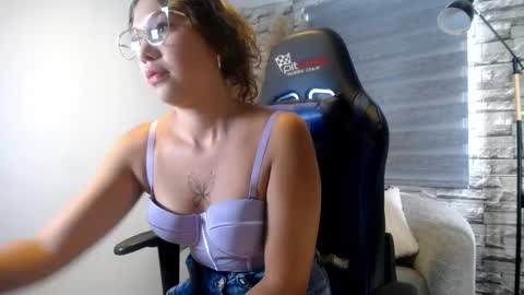 Snapshot of angell_vg chatting on May 23, 2026, 6:56 pm Angell online show from May 23, 2026, 6:56 pm