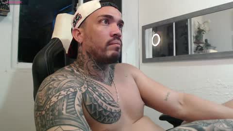 angellatino0 online show from December 15, 2024, 7:02 am