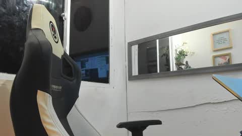 angellatino0 online show from February 11, 2025, 7:02 am