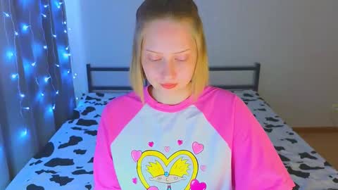 Cutie online show from November 19, 2025, 6:02 am