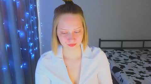 Cutie online show from December 1, 2025, 3:22 am