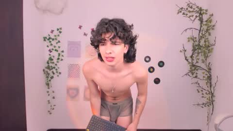 Snapshot of angelo_duarte chatting on September 16, 2025, 6:31 pm Angel online show from September 16, 2025, 6:31 pm