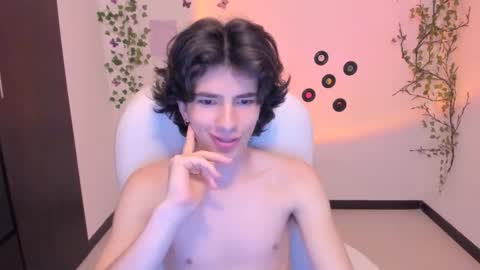 Snapshot of angelo_duarte chatting on October 25, 2025, 9:53 pm Angel online show from October 25, 2025, 9:53 pm