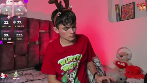 Snapshot of angelocute_ chatting on December 15, 2024, 7:02 am Angelo I work from home this is my room online show from December 15, 2024, 7:02 am