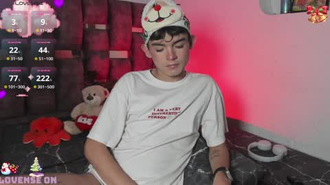 Snapshot of angelocute_ chatting on December 22, 2024, 6:49 am Angelo I work from home this is my room online show from December 22, 2024, 6:49 am