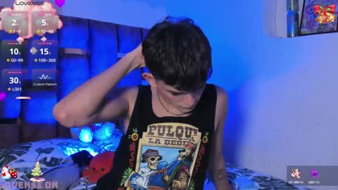 Snapshot of angelocute_ chatting on December 28, 2024, 3:37 am Angelo I work from home this is my room online show from December 28, 2024, 3:37 am