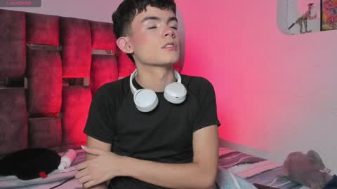 Snapshot of angelocute_ chatting on January 4, 2025, 5:37 am Angelo I work from home this is my room online show from January 4, 2025, 5:37 am