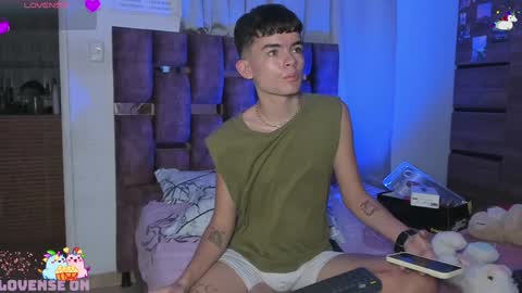 Snapshot of angelocute_ chatting on January 25, 2025, 10:39 pm Angelo I work from home this is my room online show from January 25, 2025, 10:39 pm