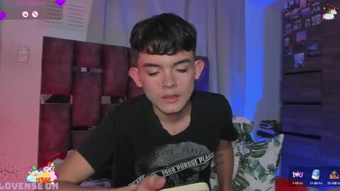 Snapshot of angelocute_ chatting on January 26, 2025, 11:50 pm Angelo I work from home this is my room online show from January 26, 2025, 11:50 pm