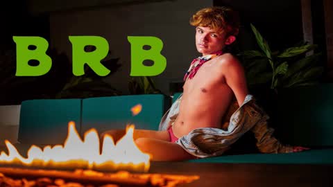 Snapshot of angelocute_ chatting on February 9, 2025, 9:16 am Angelo I work from home this is my room online show from February 9, 2025, 9:16 am