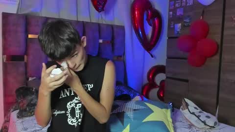 Snapshot of angelocute_ chatting on February 20, 2025, 6:17 am Angelo I work from home this is my room online show from February 20, 2025, 6:17 am