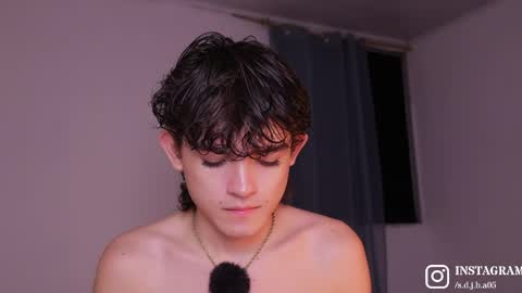 Angelo I work from home this is my room  online show from May 17, 2026, 1:25 am