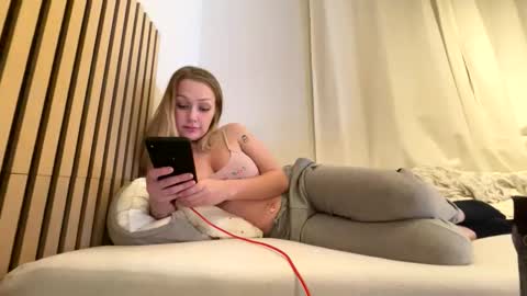Snapshot of angeloiid chatting on September 11, 2025, 7:47 pm Angeloiid white fakeboobs lingerie skinny norway online show from September 11, 2025, 7:47 pm