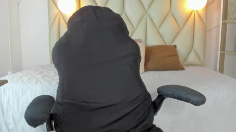 ANGIE online show from November 14, 2025, 4:06 pm