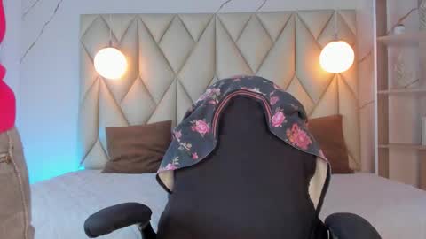 ANGIE online show from December 1, 2025, 1:27 pm