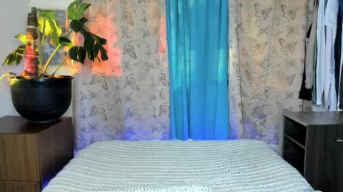 angelwhitte online show from February 12, 2026, 8:26 pm