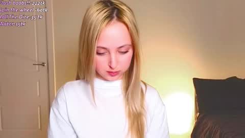 Snapshot of angelxloe chatting on February 3, 2026, 12:32 pm Im Chloe i do FLASH BOOBS for new fan club online show from February 3, 2026, 12:32 pm