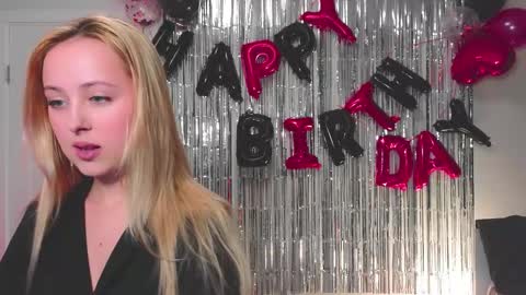 Snapshot of angelxloe chatting on February 10, 2026, 7:07 pm Im Chloe i do FLASH BOOBS for new fan club online show from February 10, 2026, 7:07 pm