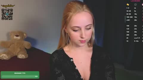 Snapshot of angelxloe chatting on May 20, 2026, 2:40 am Im Chloe i do FLASH BOOBS for new fan club online show from May 20, 2026, 2:40 am