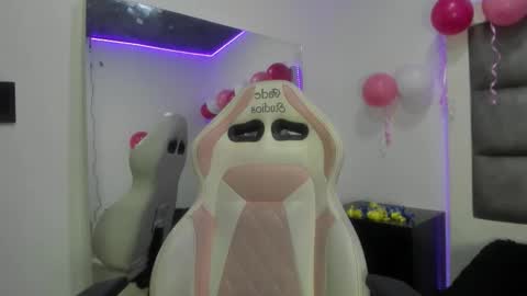 angely_js online show from November 1, 2025, 1:02 pm