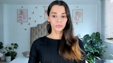 Anabella online show from April 11, 2026, 6:23 pm