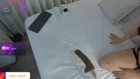 Snapshot of angiee_roses chatting on May 15, 2026, 10:50 pm angiee roses online show from May 15, 2026, 10:50 pm