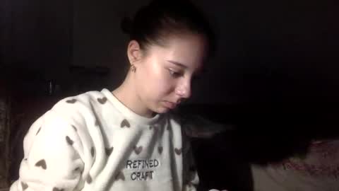 Snapshot of angle_cute05 chatting on April 26, 2026, 9:12 pm Angel Cute online show from April 26, 2026, 9:12 pm