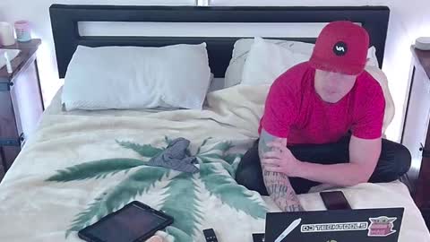 Snapshot of anglz017 chatting on December 8, 2024, 8:47 pm Anglz017 online show from December 8, 2024, 8:47 pm