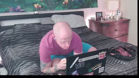 Snapshot of anglz017 chatting on February 24, 2025, 10:03 pm Anglz017 online show from February 24, 2025, 10:03 pm