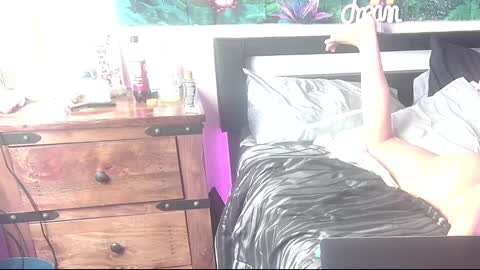 Snapshot of anglz017 chatting on March 9, 2025, 8:31 pm Anglz017 online show from March 9, 2025, 8:31 pm