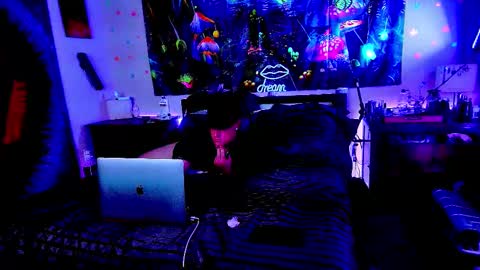 Snapshot of anglz017 chatting on October 5, 2025, 11:19 am Anglz017 online show from October 5, 2025, 11:19 am