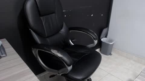 angy online show from October 31, 2025, 1:56 pm