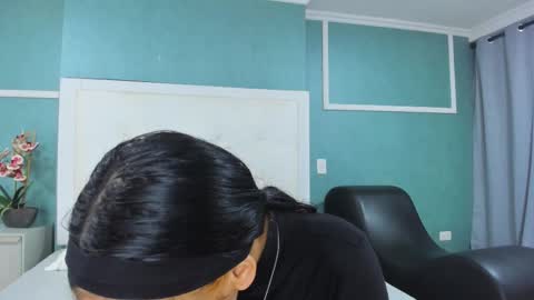 Ania online show from December 17, 2025, 2:23 pm