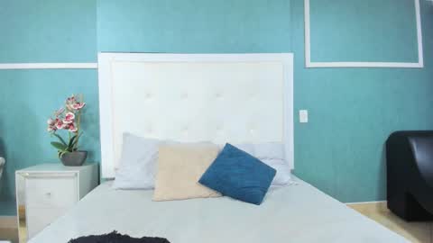 Ania online show from December 22, 2025, 10:51 pm