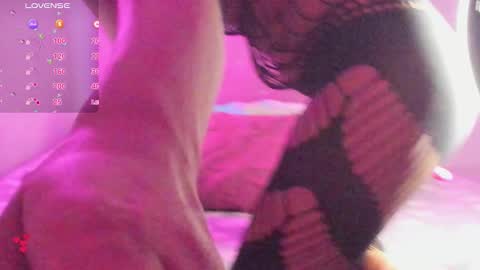 aniaross18 online show from October 17, 2025, 5:32 am