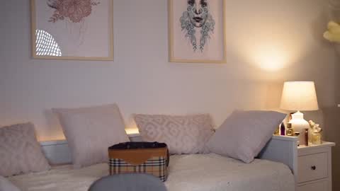     online show from December 2, 2024, 2:08 pm