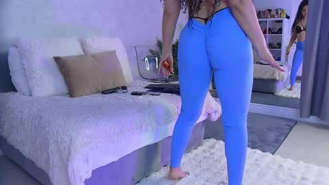 anissia teaser online show from October 14, 2025, 4:57 am