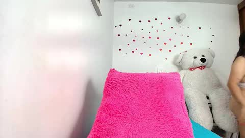 ana independent model online show from October 10, 2025, 6:23 am