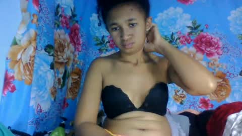 Snapshot of anitaazzh chatting on June 19, 2026, 5:45 am anitaazzh online show from June 19, 2026, 5:45 am