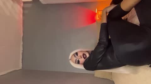 Snapshot of anitacruisze chatting on October 9, 2025, 10:52 pm Miss Ann online show from October 9, 2025, 10:52 pm