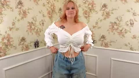 Snapshot of anitawindmeyer chatting on September 30, 2025, 5:51 pm Anita online show from September 30, 2025, 5:51 pm