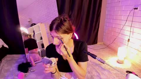 Angel online show from November 28, 2025, 6:43 pm