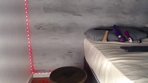 Hello My name is NaiaraPv is OPEN online show from December 12, 2024, 2:22 pm