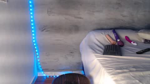 Hello My name is NaiaraPv is OPEN online show from February 14, 2025, 9:56 am