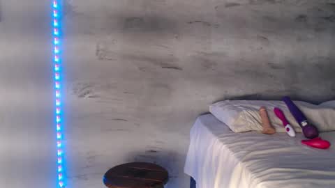 Hello My name is NaiaraPv is OPEN online show from March 4, 2025, 2:06 am