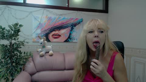 Anna Ditrih online show from January 9, 2025, 1:13 pm