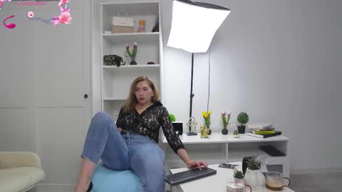 Anna online show from October 19, 2025, 4:57 am