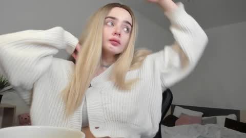 Snapshot of anna_nickol chatting on December 19, 2024, 4:57 pm Anna online show from December 19, 2024, 4:57 pm